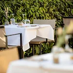Отель & Restaurant De Charme - La Begude Saint-pierre Вер-Пон-дю-Гар
