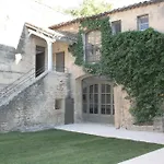 Отель & Restaurant De Charme - La Begude Saint-pierre Вер-Пон-дю-Гар