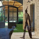 & Restaurant De Charme - La Begude Saint-pierre Вер-Пон-дю-Гар
