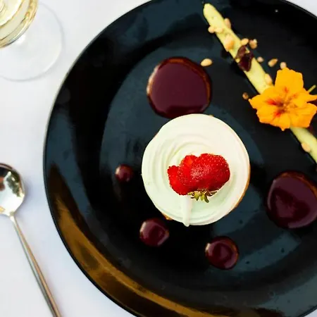 Отель & Restaurant De Charme - La Begude Saint-pierre 4*
