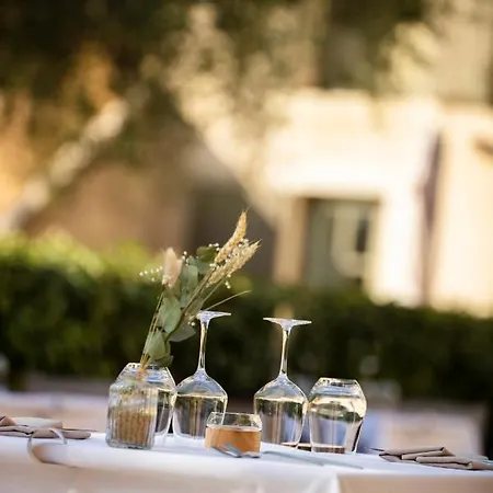 & Restaurant De Charme - La Begude Saint-pierre Отель