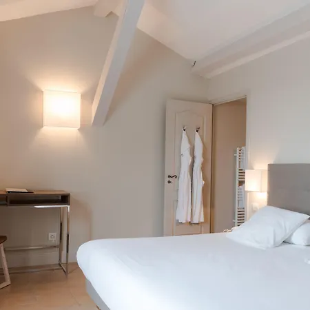 & Restaurant De Charme - La Begude Saint-pierre فندق 4*