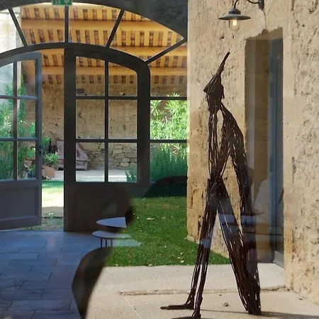 & Restaurant De Charme - La Begude Saint-pierre Вер-Пон-дю-Гар