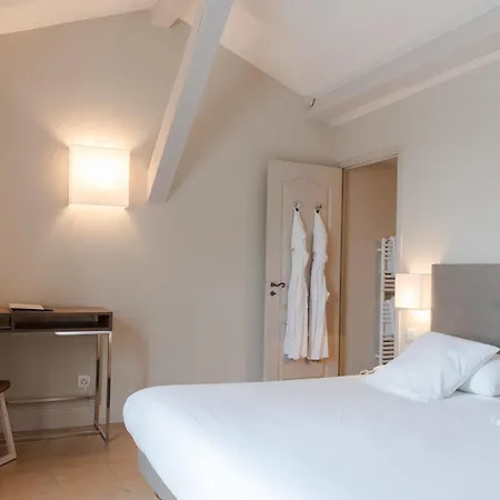 & Restaurant De Charme - La Begude Saint-pierre Отель 4*