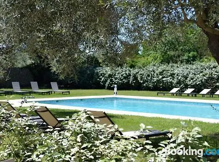 Отель & Restaurant De Charme - La Begude Saint-pierre Вер-Пон-дю-Гар